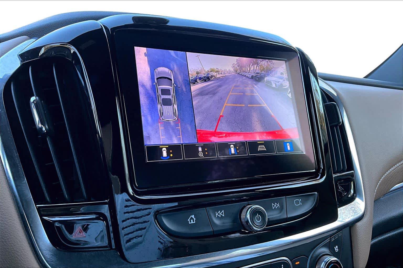 Used 2023 Chevrolet Traverse Premier FWD image 26