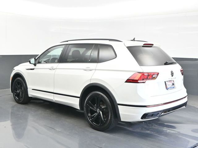 Used 2023 Volkswagen Tiguan SE R-Line FWD image 3