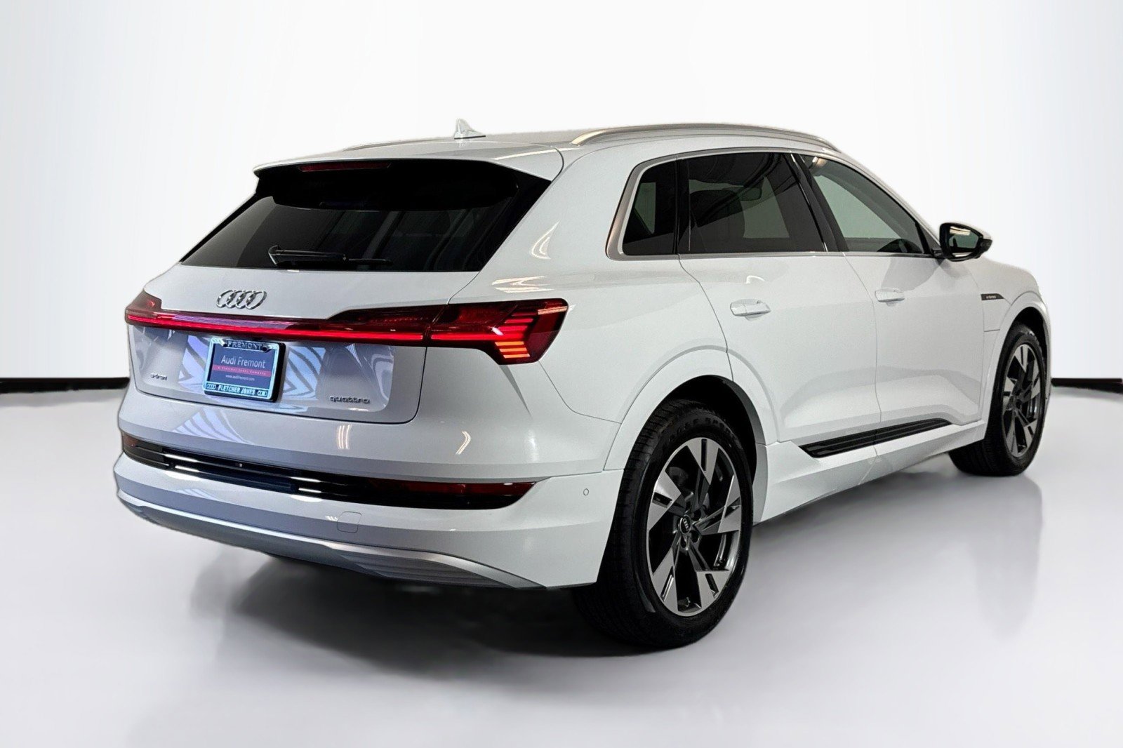 Used 2022 Audi e-tron Premium Plus w/ Premium Plus Package image 5