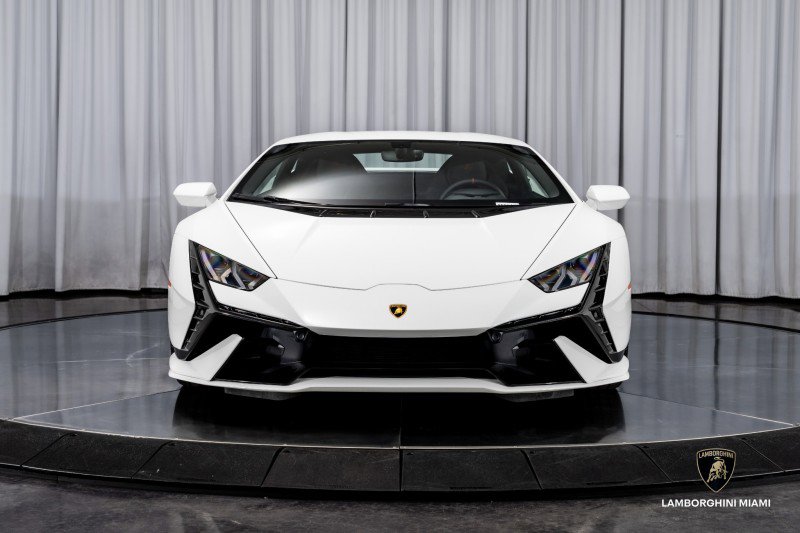 Used 2024 Lamborghini Huracan Tecnica image 3