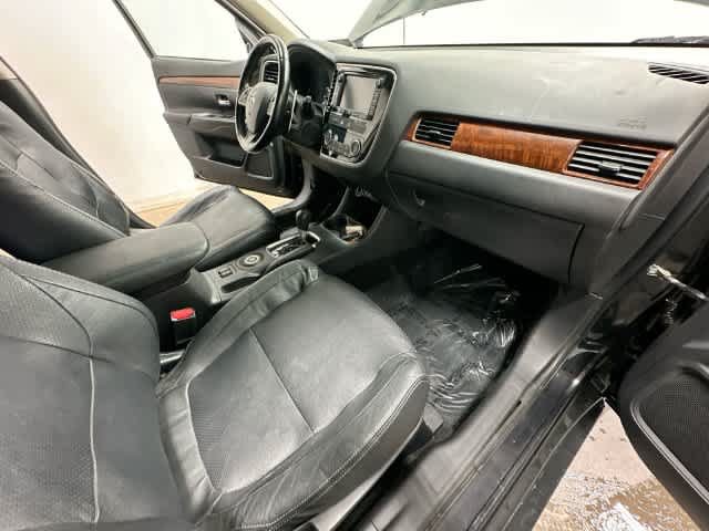 Used 2014 Mitsubishi Outlander GT AWD/4WD image 21