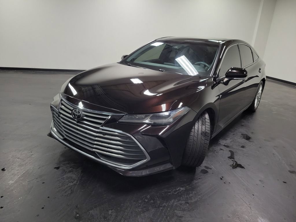 Used 2019 Toyota Avalon Limited image 4