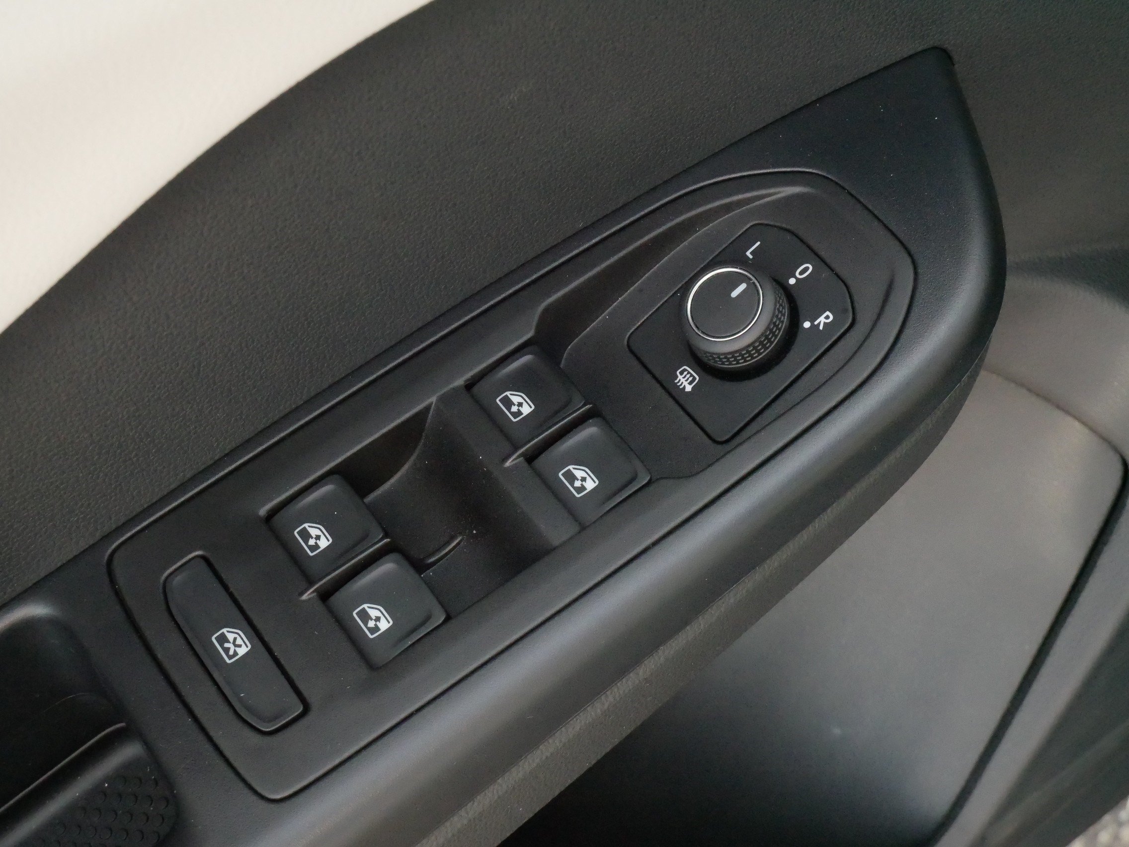 Certified 2025 Volkswagen Taos S AWD/4WD image 19