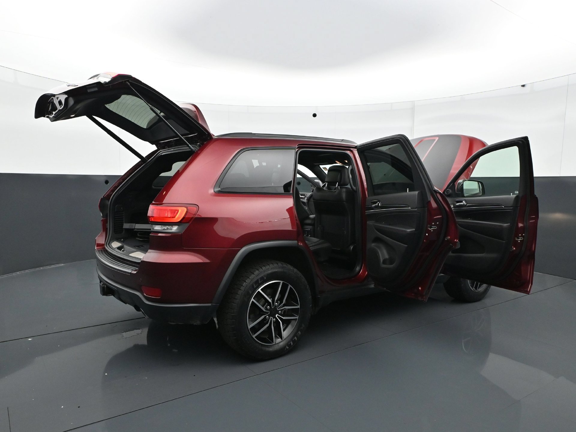 Used 2021 Jeep Grand Cherokee Trailhawk w/ Trailhawk Luxury Group AWD/4WD image 18