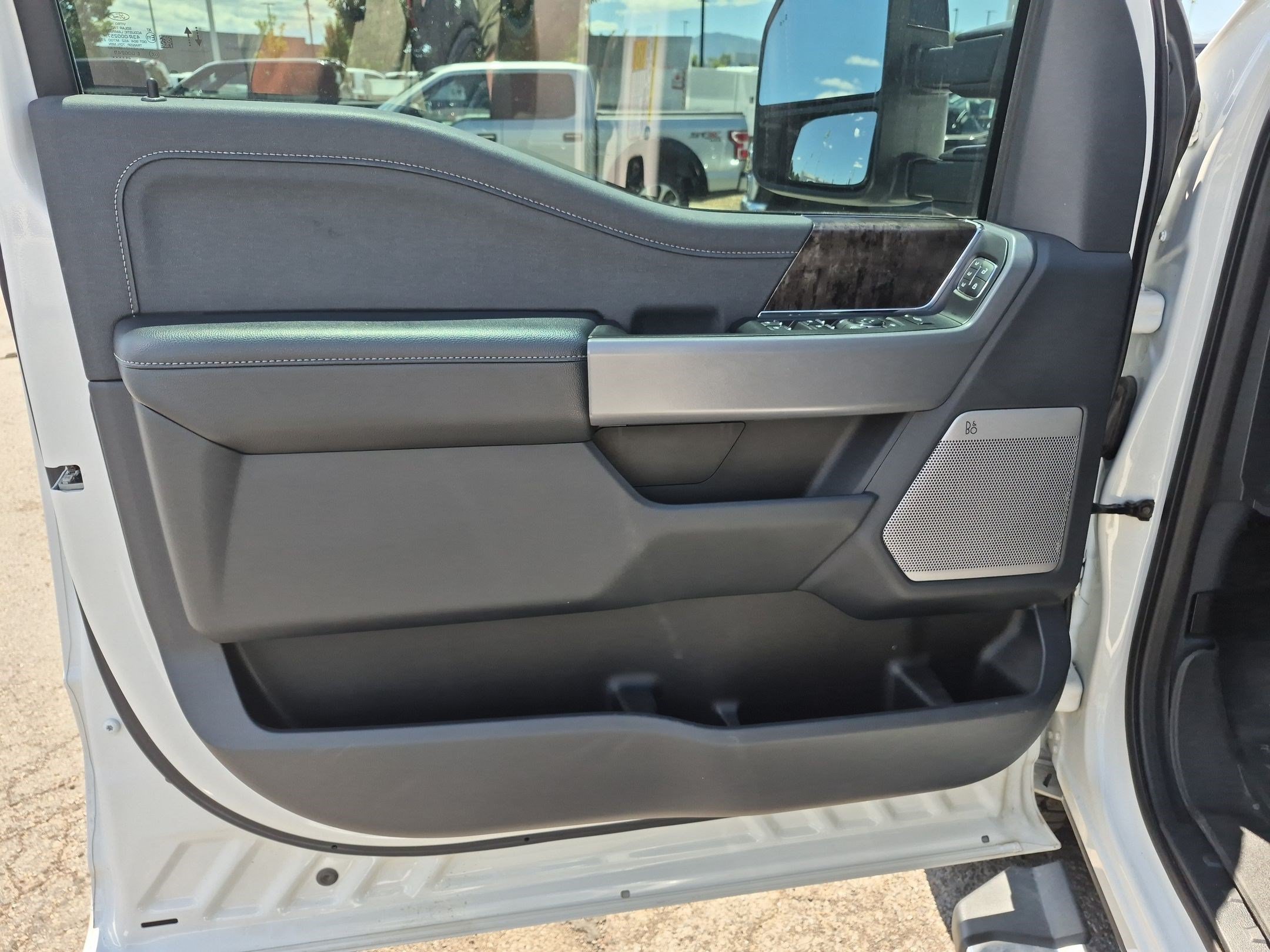 Used 2024 Ford F350 Lariat AWD/4WD image 15