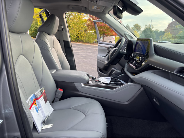 New 2026 Toyota Highlander Limited image 22