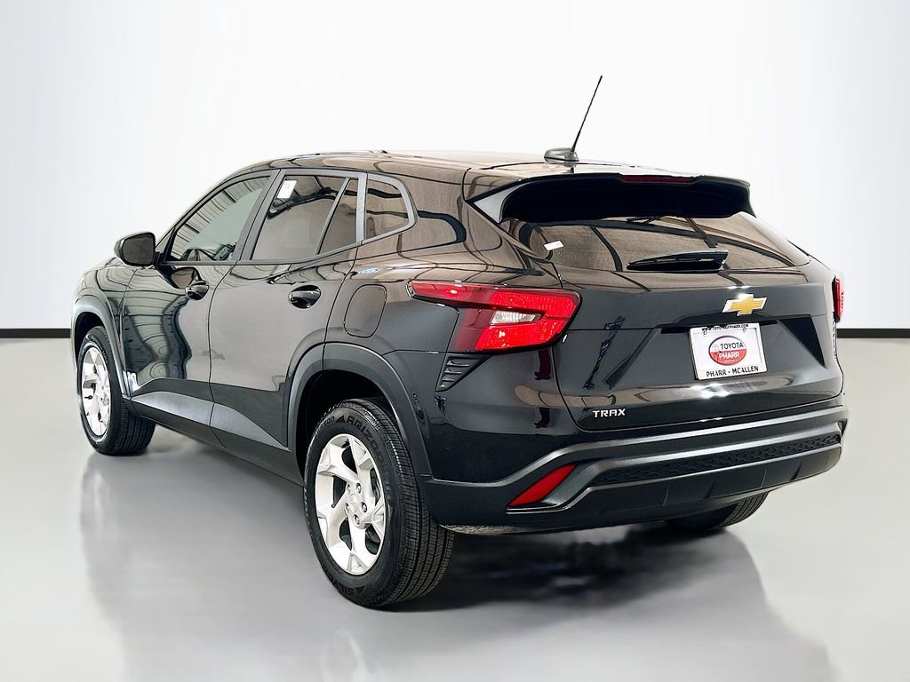 Used 2024 Chevrolet Trax LS w/ LS Convenience Package FWD image 6