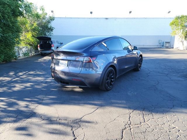 Used 2023 Tesla Model Y Standard Range 4D Sport Utilit image 3
