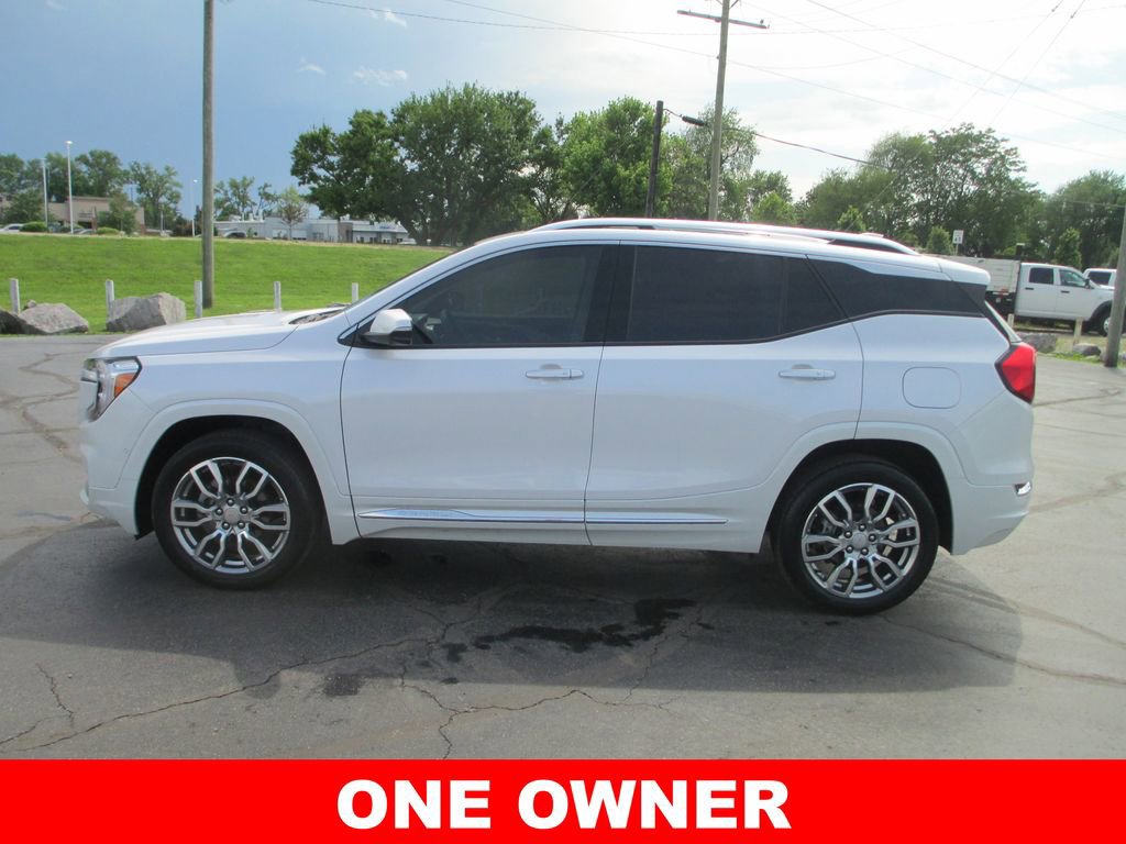 Used 2024 GMC Terrain Denali w/ Denali Premium Package AWD/4WD image 10