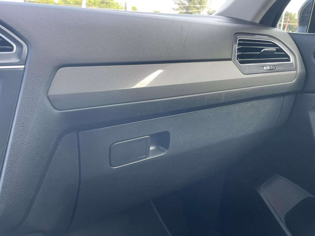 Certified 2023 Volkswagen Tiguan SE FWD image 30
