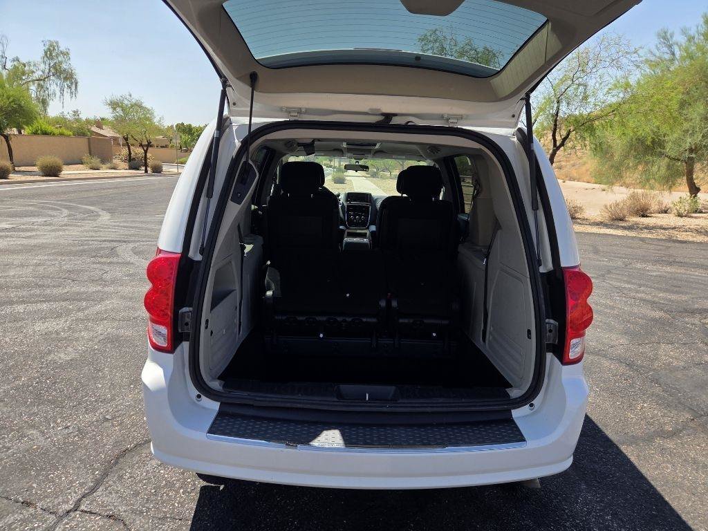 Used 2015 Dodge Grand Caravan SXT FWD image 18