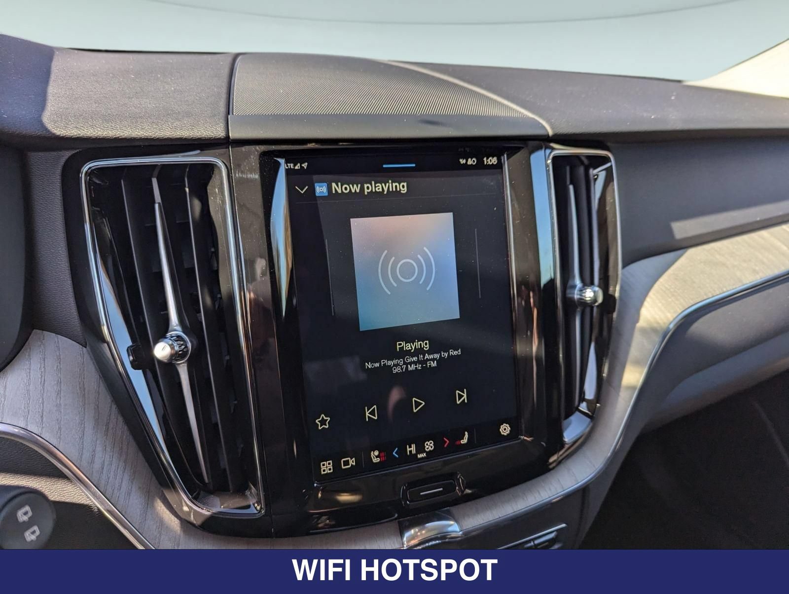 New 2025 Volvo XC60 T8 Plus w/ Protection Package Premier AWD/4WD image 15