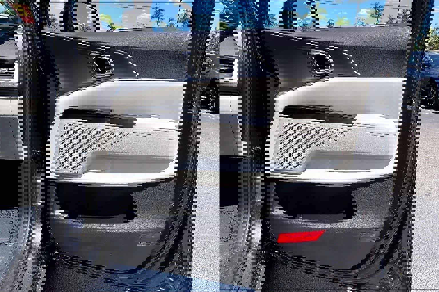 Used 2024 Kia Carnival LX image 23