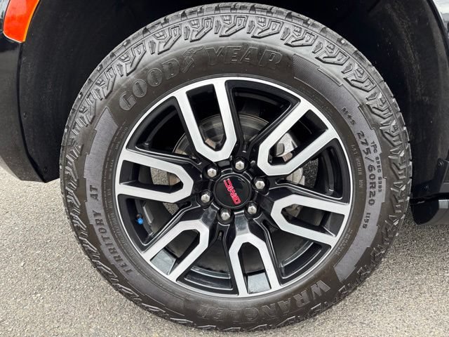 Used 2024 GMC Yukon AT4 AWD/4WD image 11