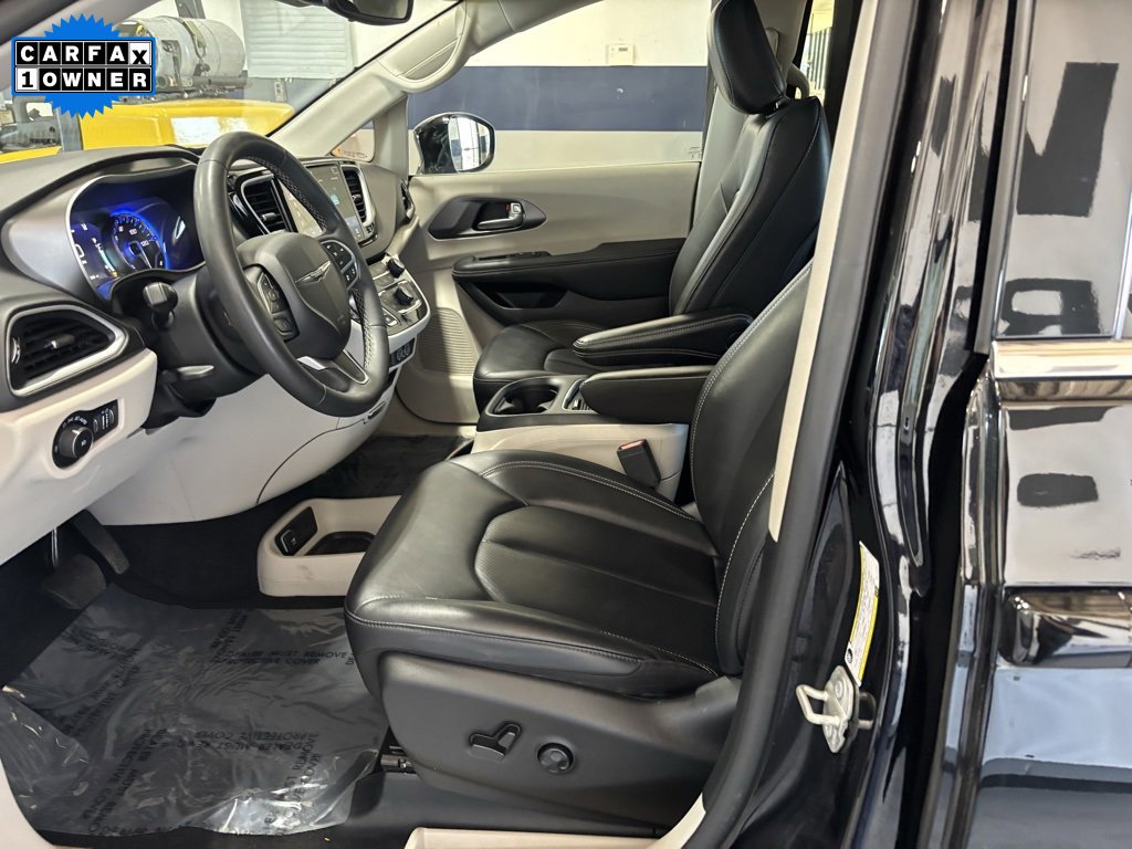 Used 2024 Chrysler Pacifica Touring-L image 27