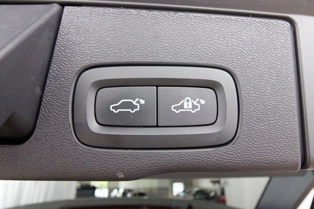 Certified 2023 Volvo XC60 B6 Ultimate w/ Climate Package AWD/4WD image 30