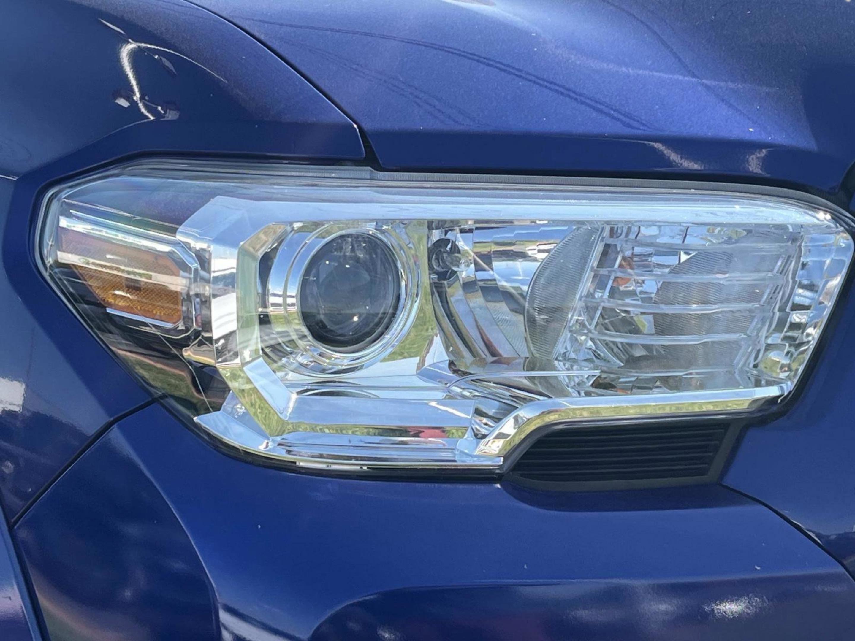 Used 2022 Toyota Tacoma SR5 AWD/4WD image 36