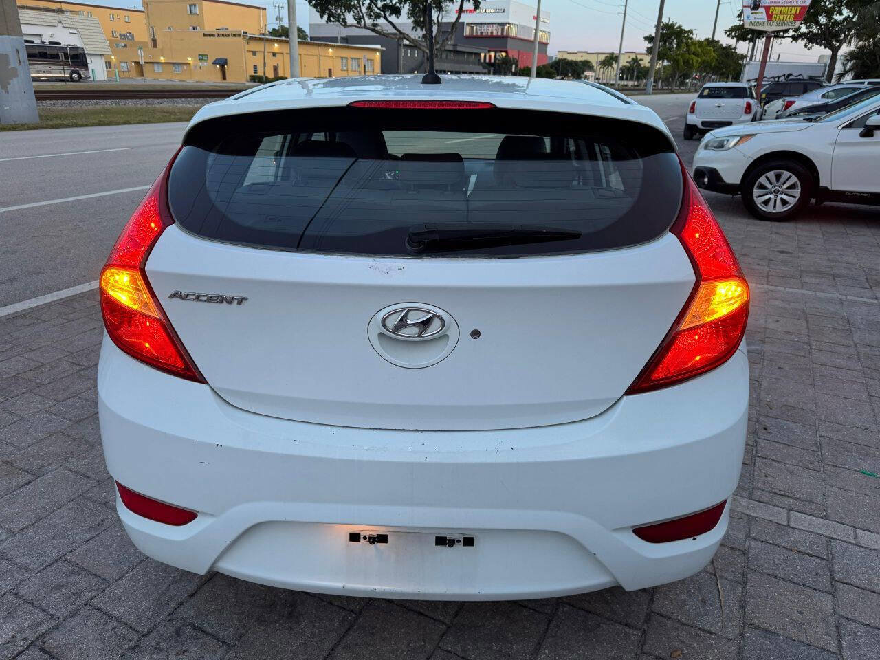 Used 2014 Hyundai Accent SE FWD image 5