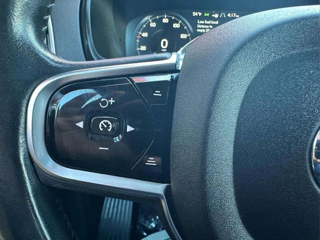 Used 2016 Volvo XC90 T6 Momentum image 25