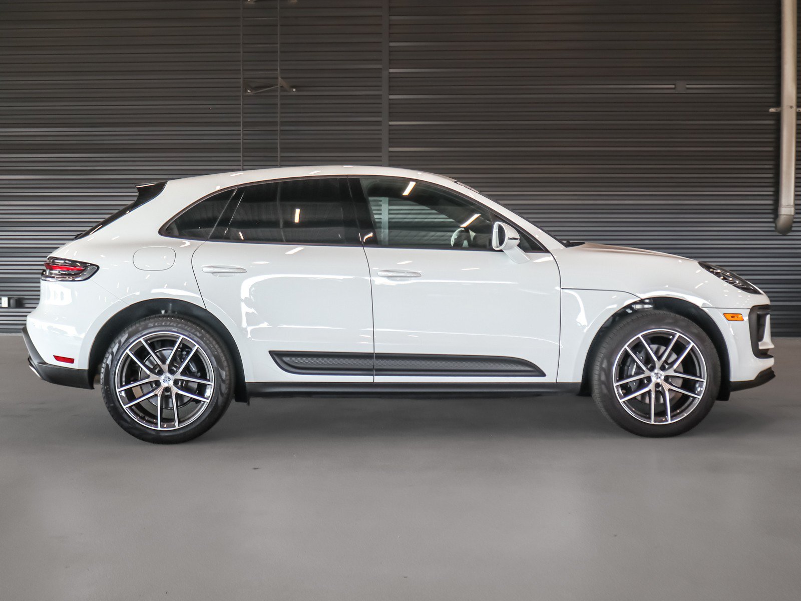 Used 2026 Porsche Macan AWD/4WD image 11