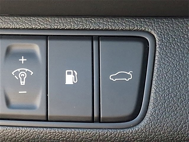 Used 2022 Genesis G70 2.0T w/ Prestige Package image 28