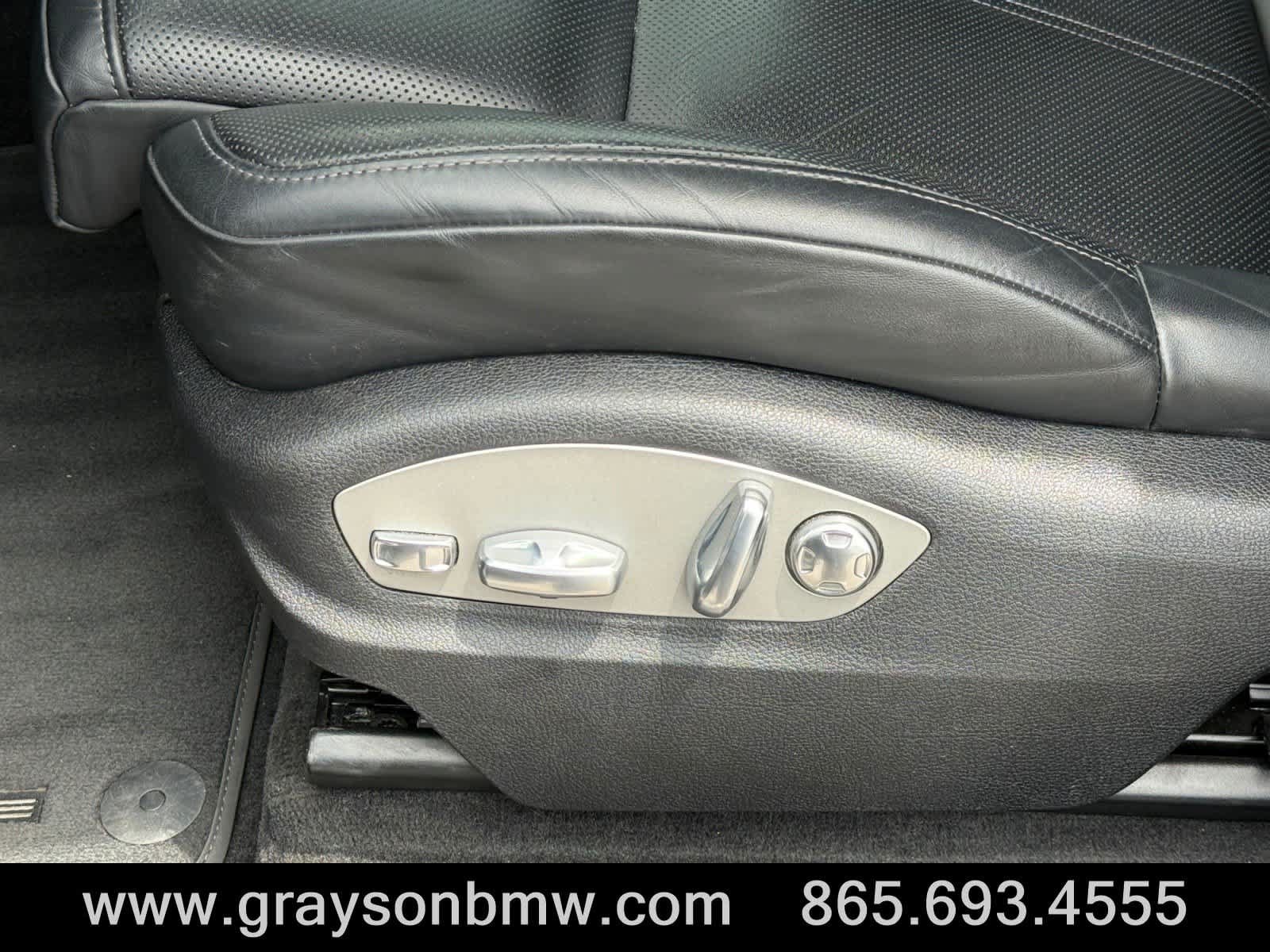 Used 2024 Porsche Macan AWD/4WD image 12