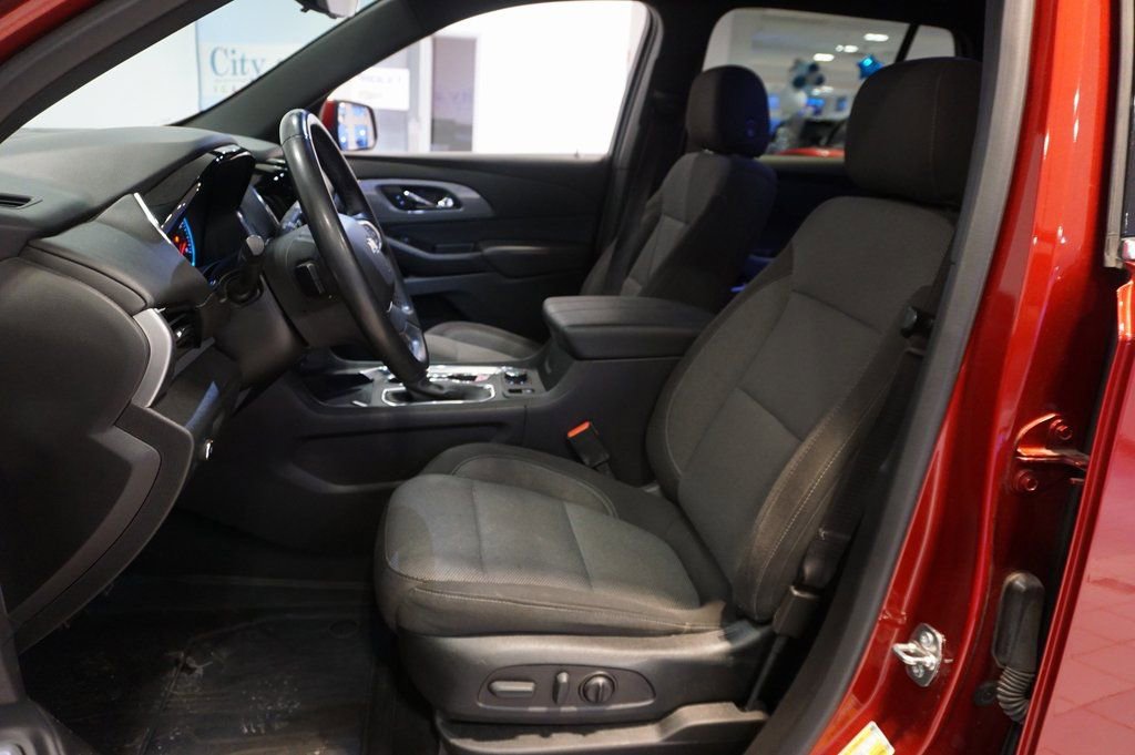 Certified 2023 Chevrolet Traverse LT w/ Rear Camera Mirror Package image 10