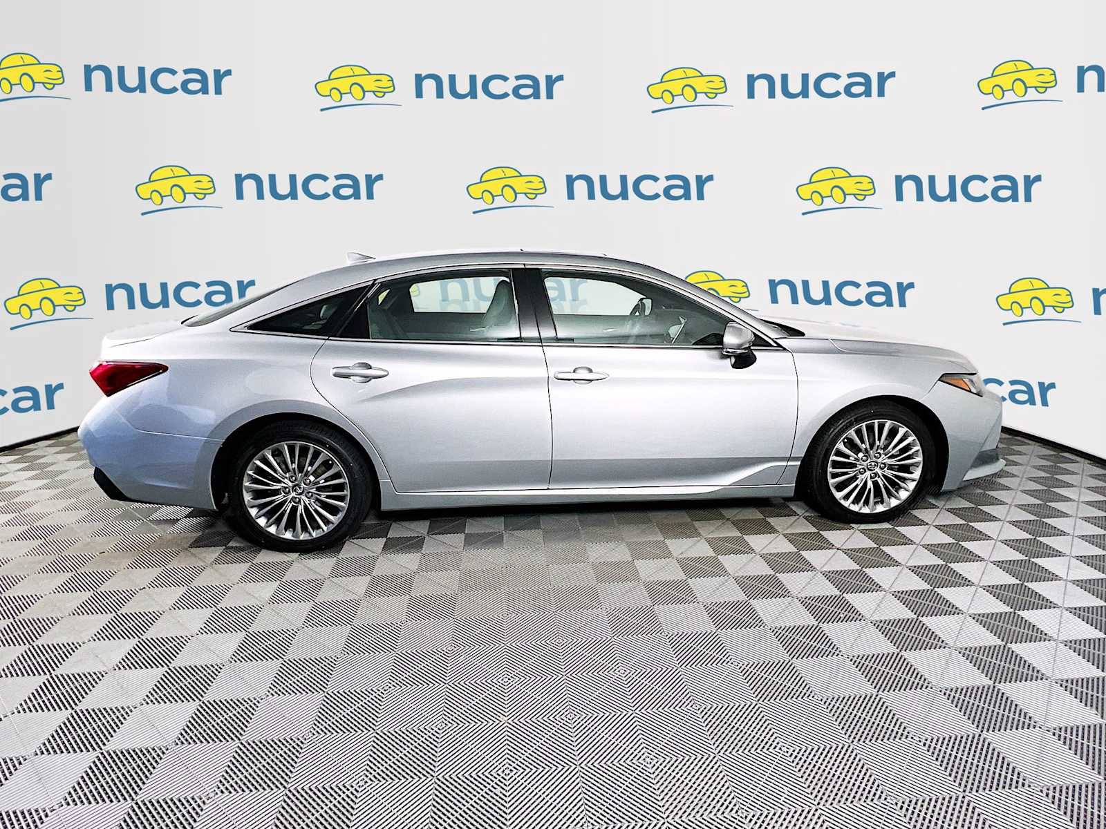 Used 2019 Toyota Avalon Limited image 8