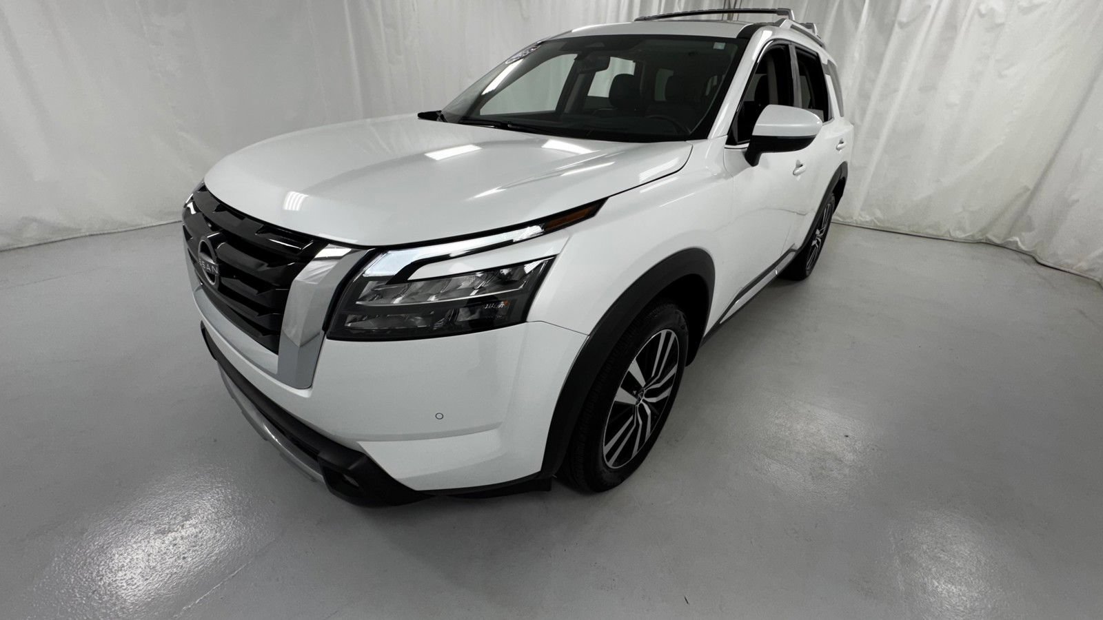 Certified 2025 Nissan Pathfinder Platinum AWD/4WD image 7