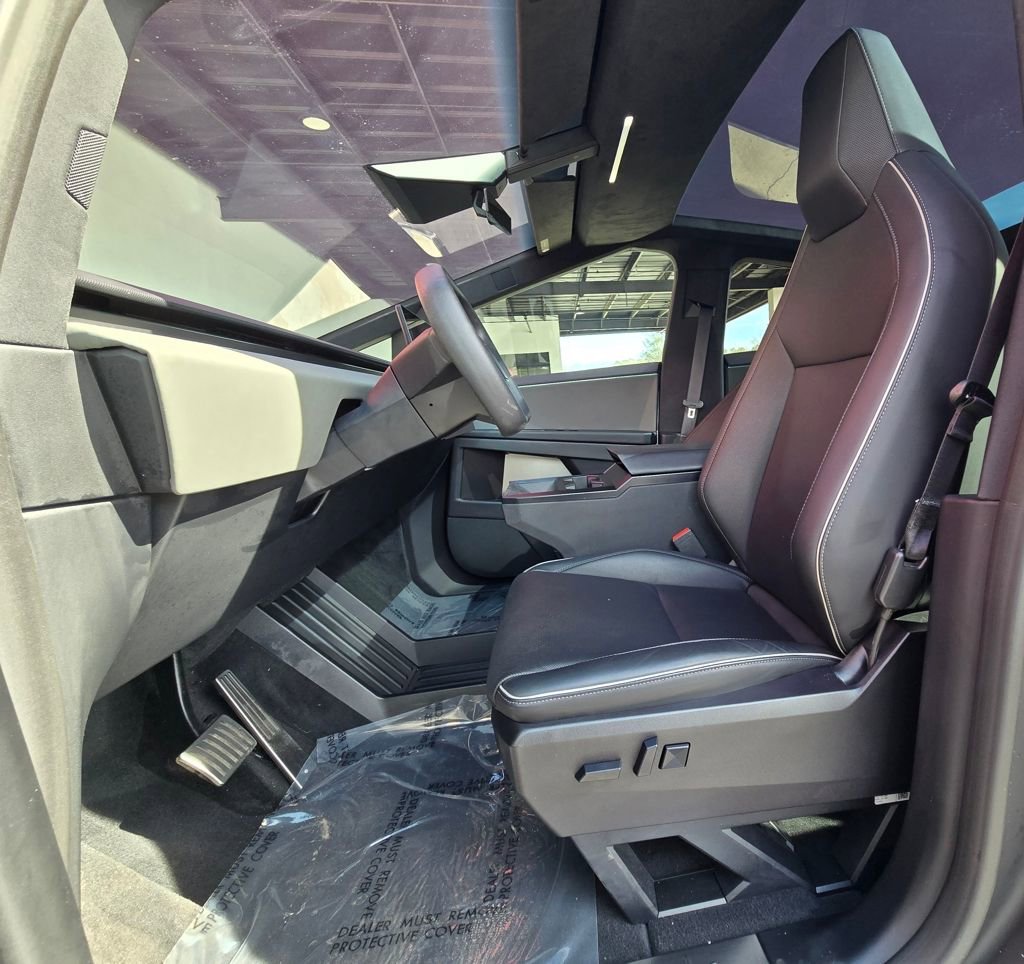 Used 2024 Tesla Cybertruck AWD Crew Cab image 18