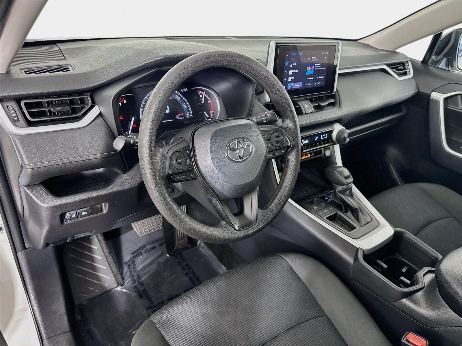 Used 2024 Toyota RAV4 LE FWD image 9