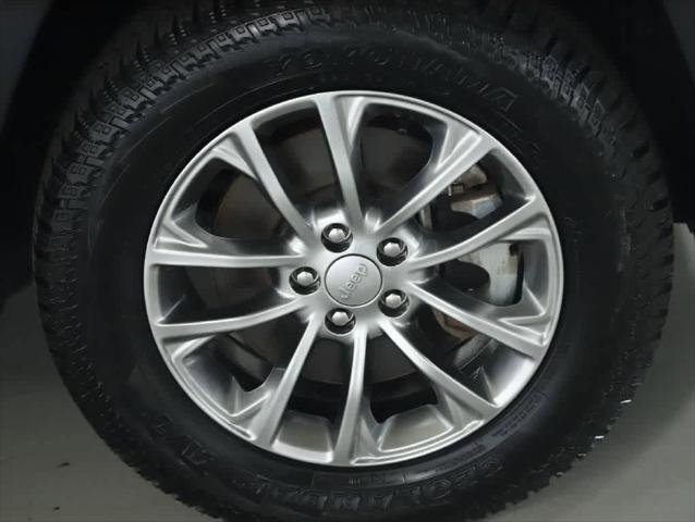 Certified 2021 Jeep Cherokee Latitude Lux w/ Comfort/Convenience Group AWD/4WD image 10