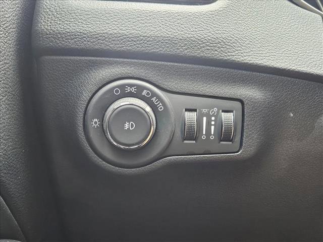 Used 2019 Jeep Compass Latitude FWD image 13