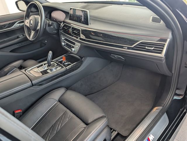 Used 2022 BMW 740i w/ M Sport Package image 15