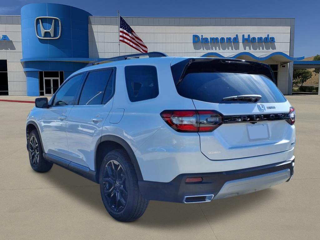 New 2025 Honda Pilot Touring image 2
