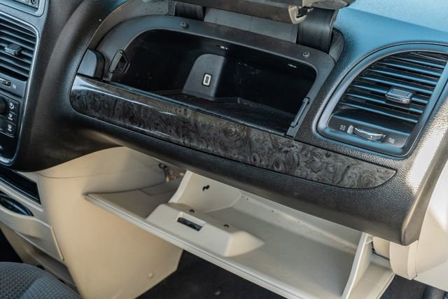 Used 2018 Dodge Grand Caravan SE w/ UConnect Hands-Free Group FWD image 43