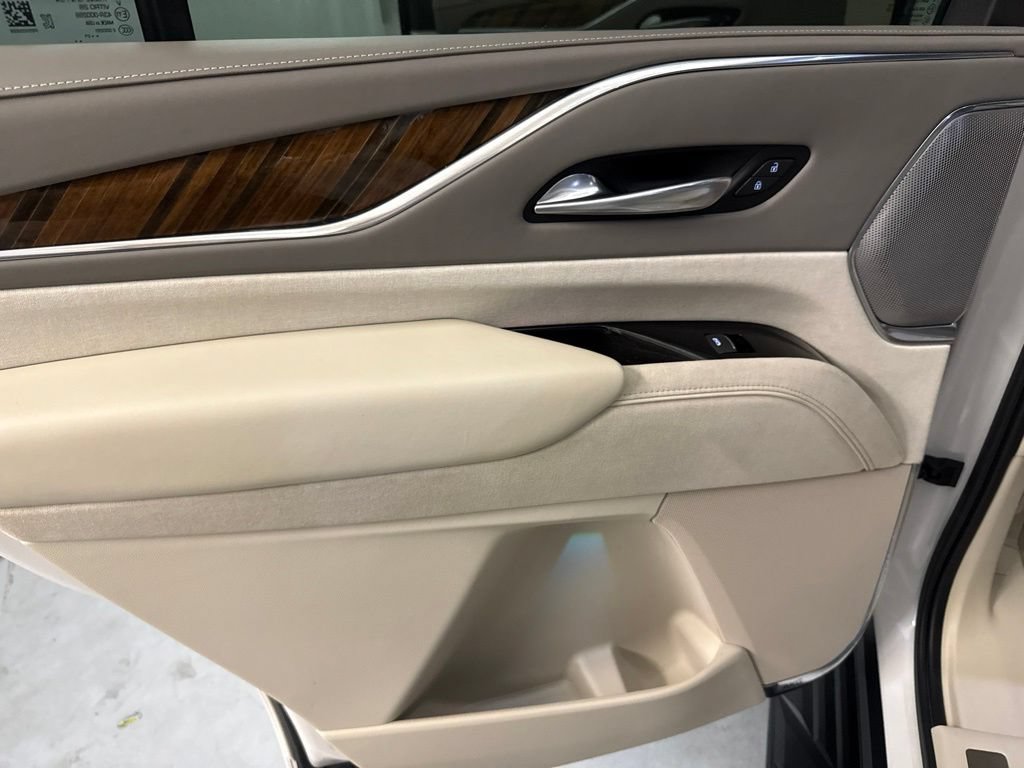 Used 2021 Cadillac Escalade Premium Luxury Platinum AWD/4WD image 10