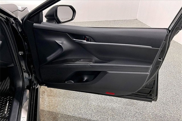 Used 2024 Toyota Camry SE image 29