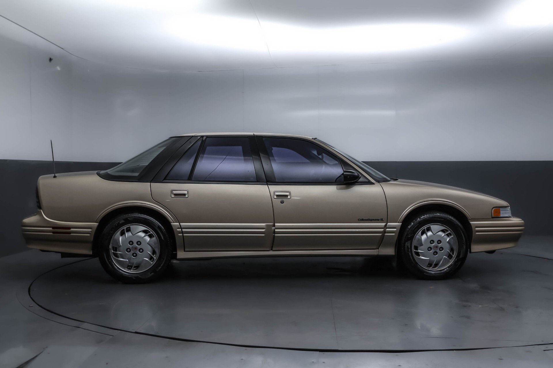 Used 1994 Oldsmobile Cutlass Supreme S image 3
