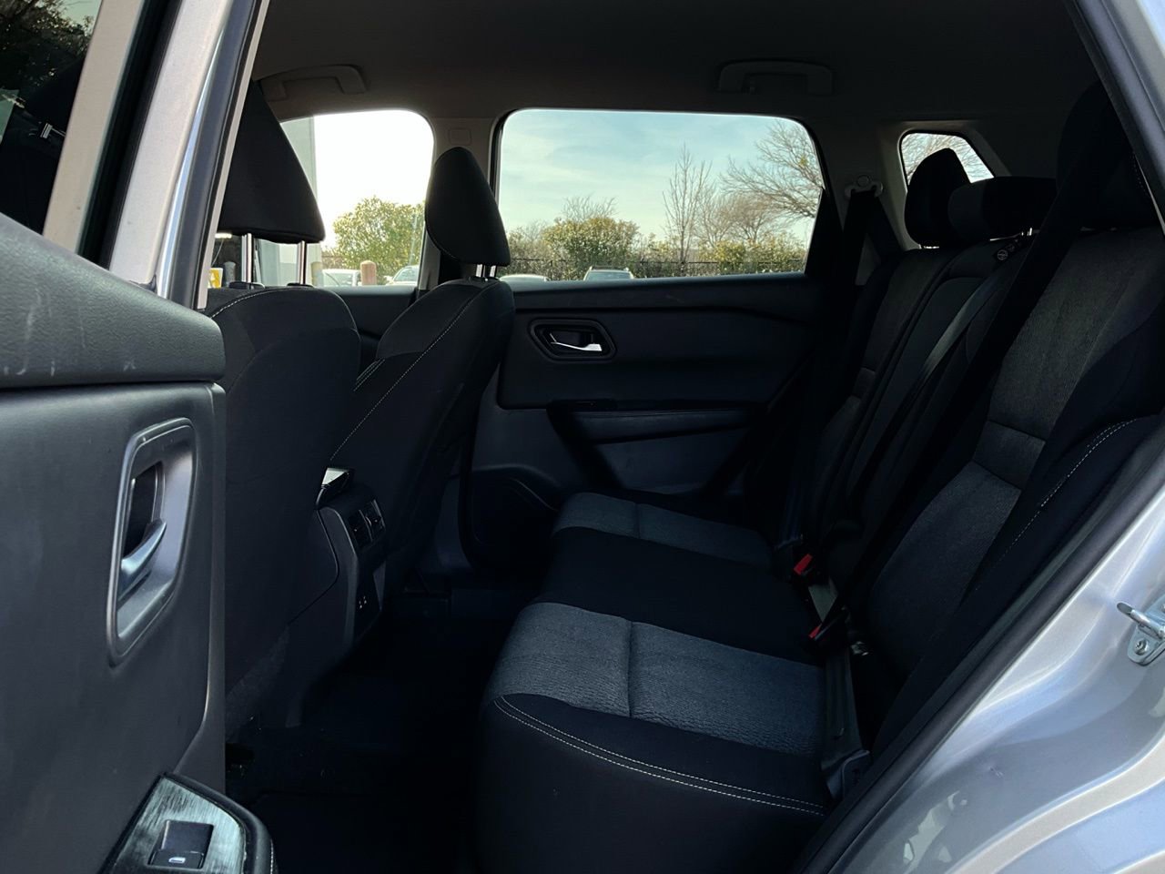 Used 2025 Nissan Rogue SV image 12