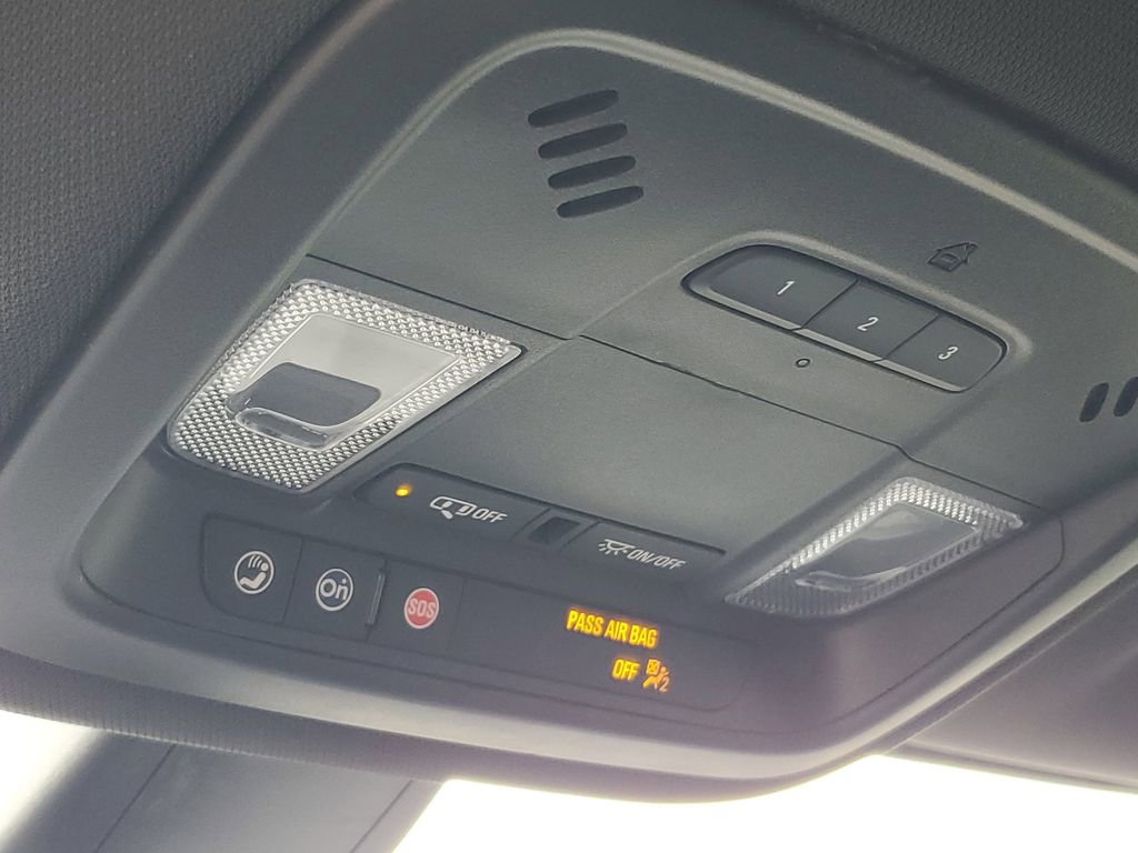 Used 2023 Chevrolet Traverse LT image 21