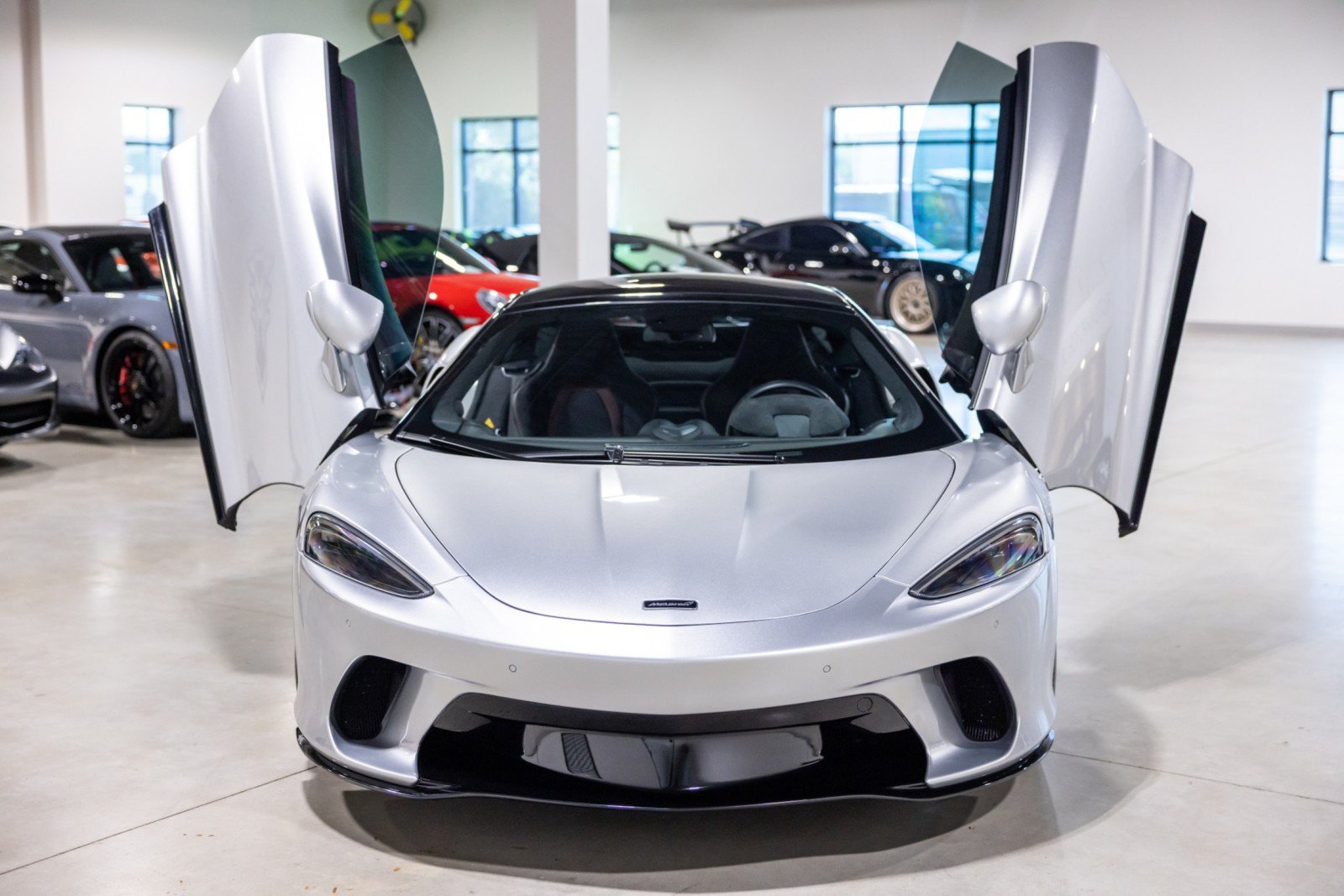 Used 2022 McLaren GT RWD image 11