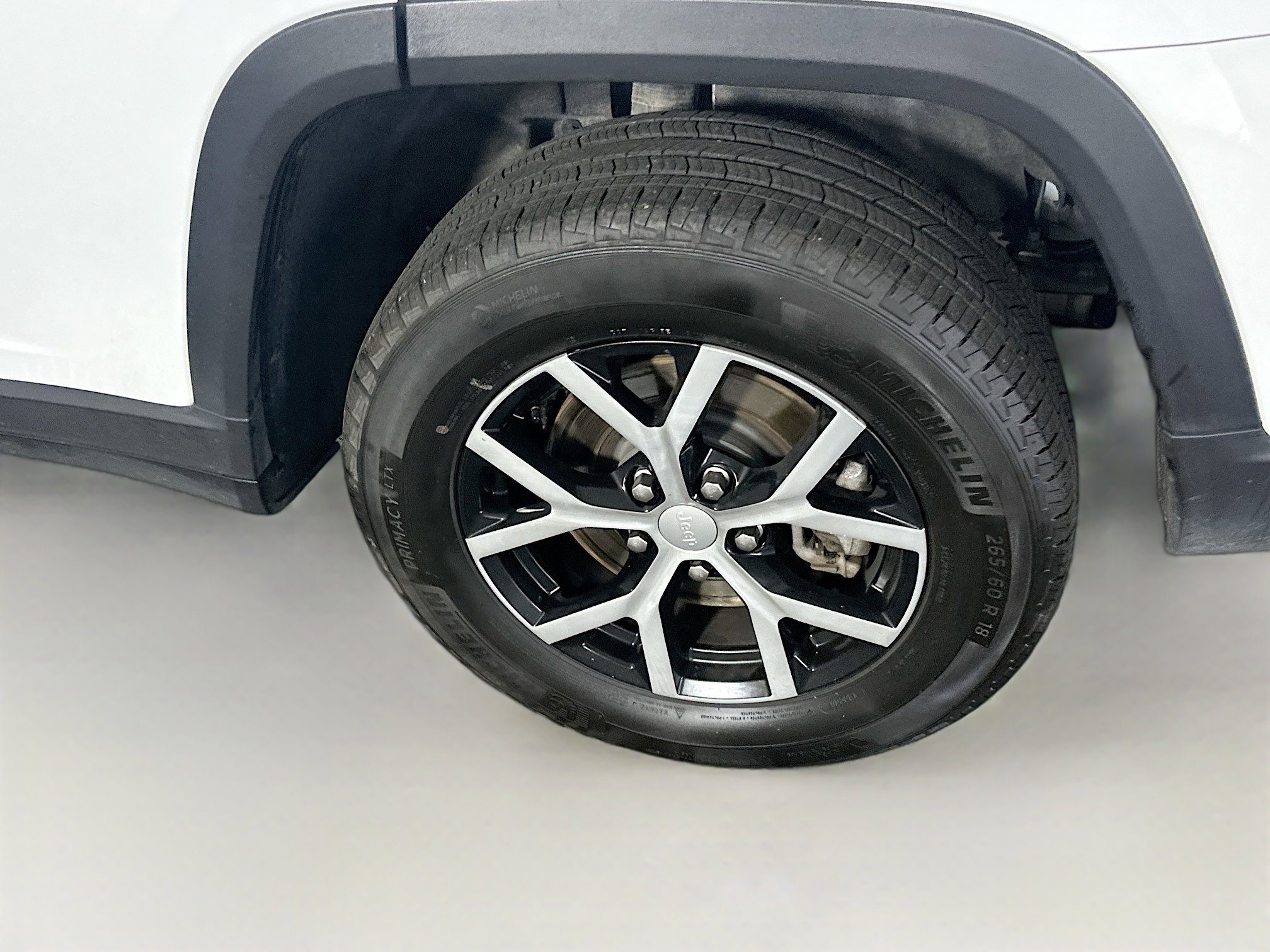 Used 2024 Jeep Grand Cherokee L Limited w/ Luxury Tech Group II image 11