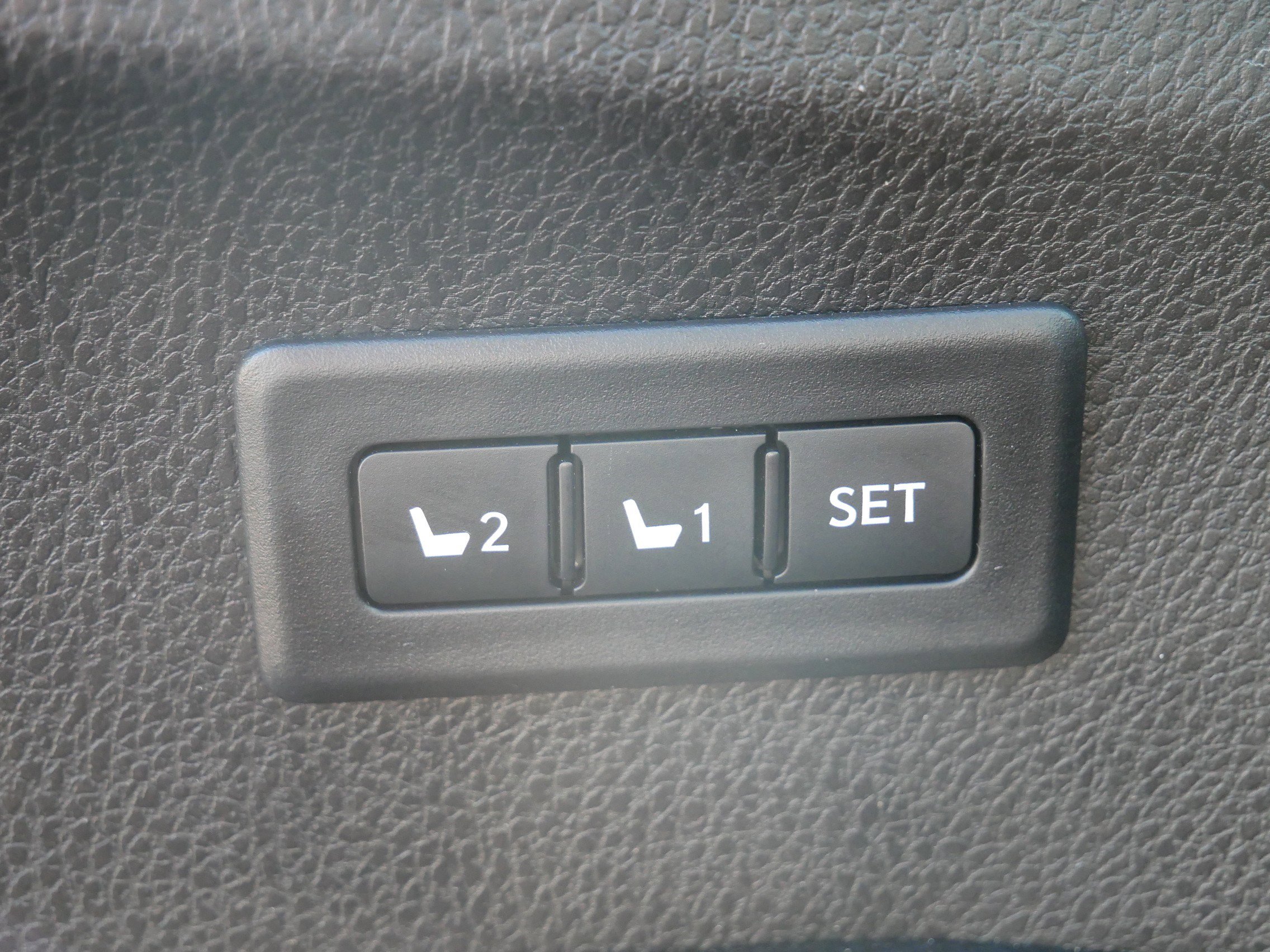 Used 2018 Toyota RAV4 Limited image 20