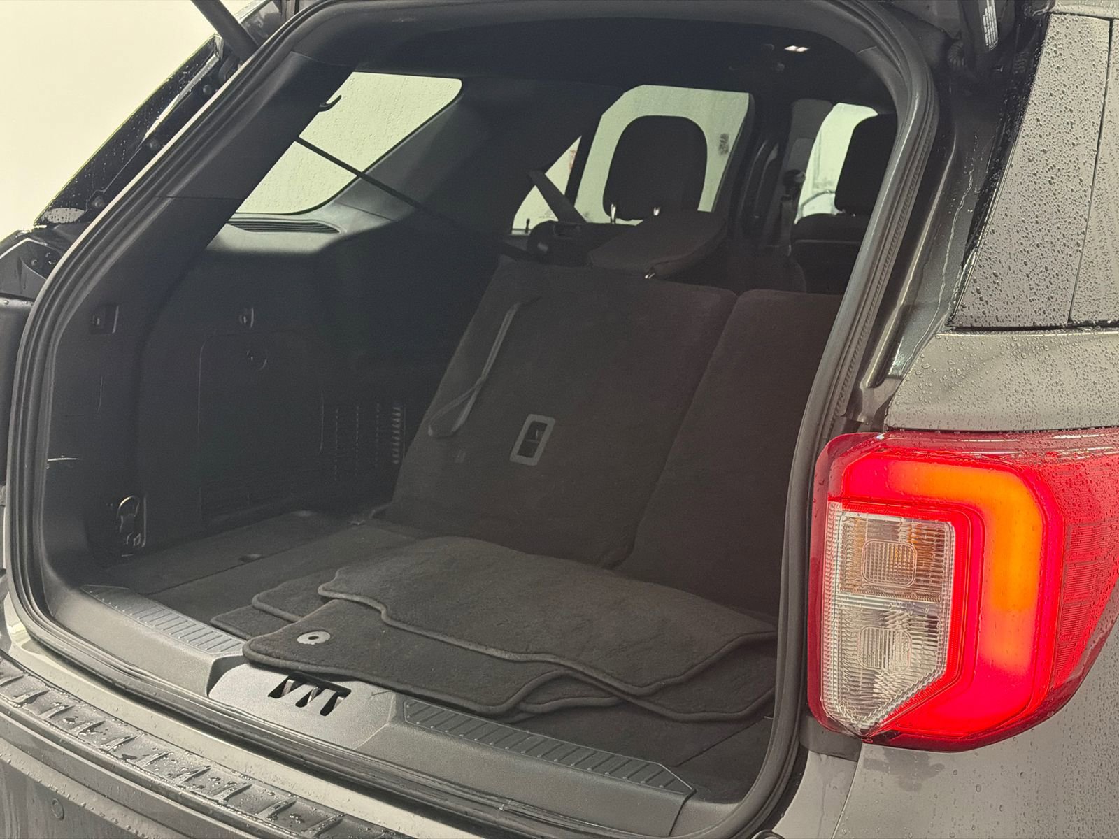 Used 2020 Ford Explorer XLT w/ Comfort Package image 8