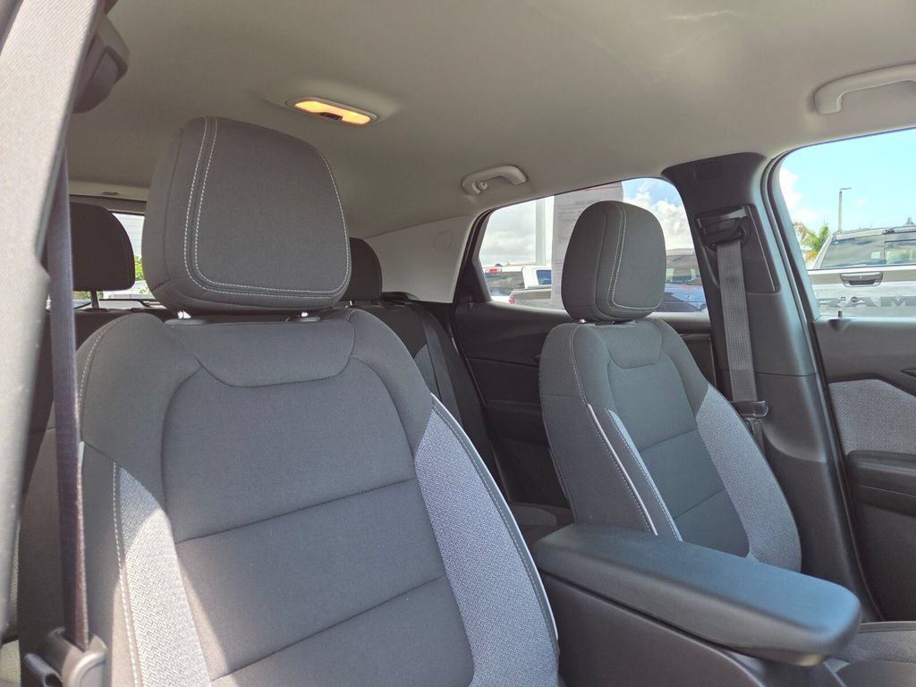 Used 2024 Chevrolet TrailBlazer LT w/ LT Cold Weather Package FWD image 12