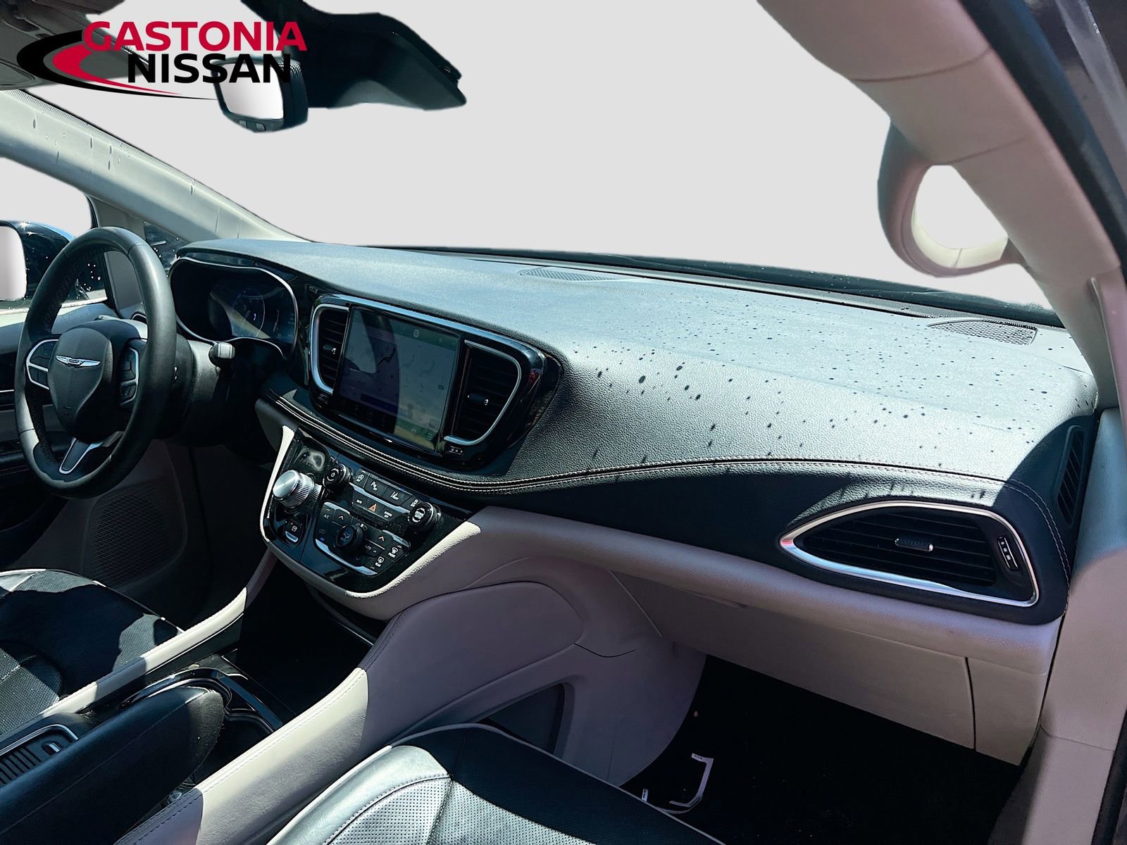 Used 2023 Chrysler Pacifica Limited FWD image 38