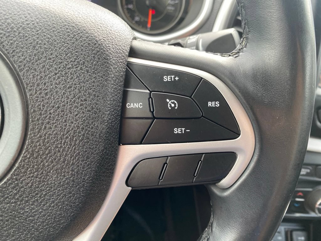 Used 2018 Jeep Cherokee Trailhawk AWD/4WD image 26