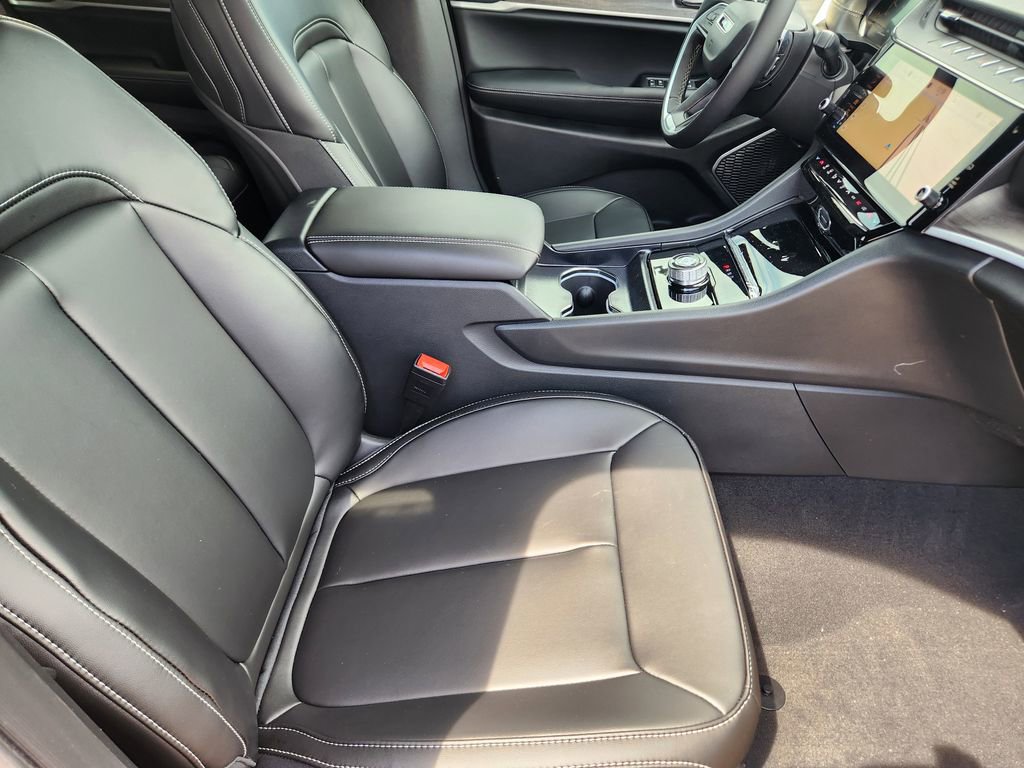 New 2026 Jeep Grand Cherokee Limited RWD image 10