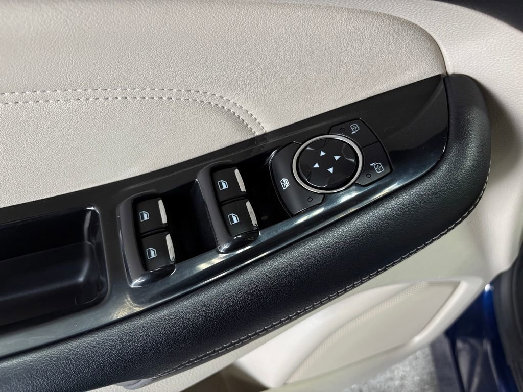 Used 2016 Ford Edge Titanium w/ Technology Package AWD/4WD image 18